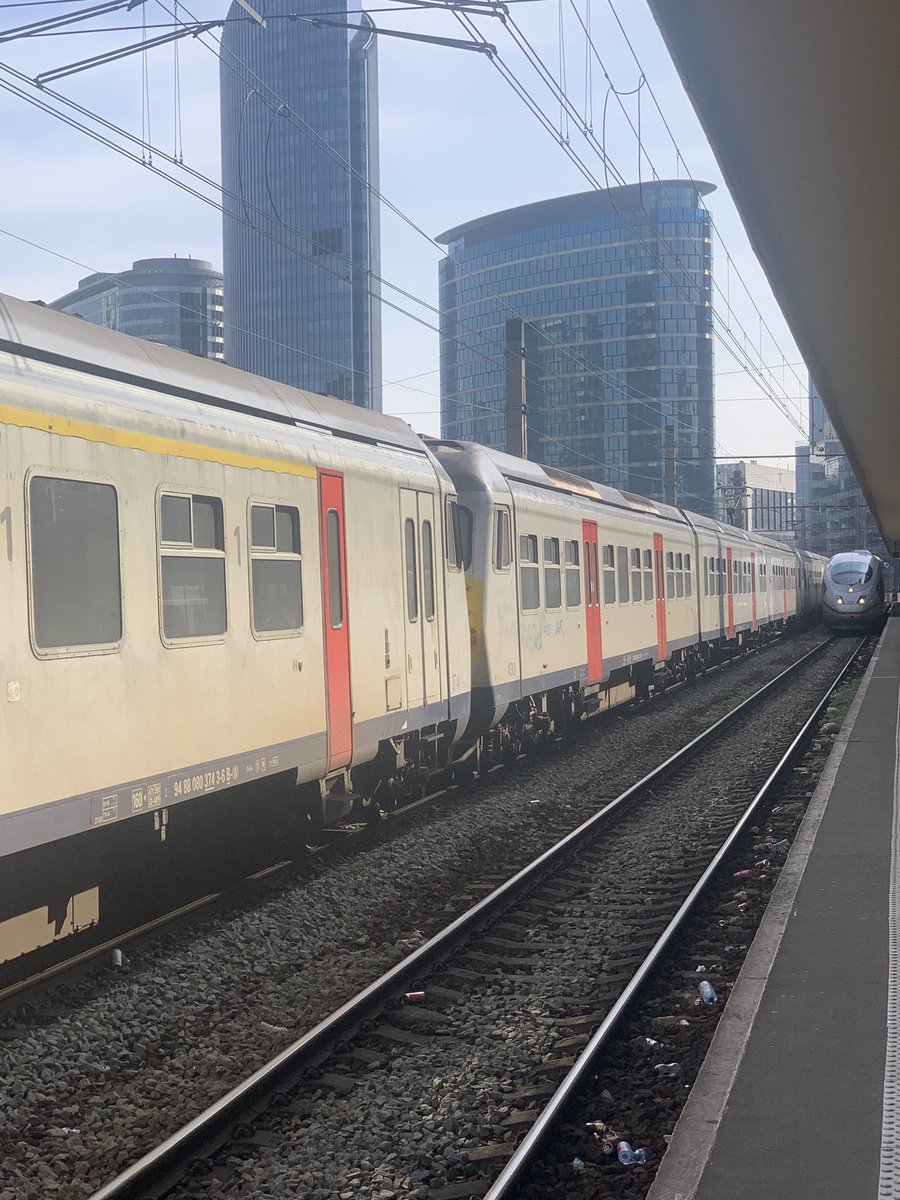 DarthSquig's tweet photo. Obligatory #imonatrain pictures from our train journey today, incl. the most beautiful station in Belgium. 
#noordstation #bruxellesmabelle #trainpics #iceicebaby https://t.co/7pkeAlc0wk