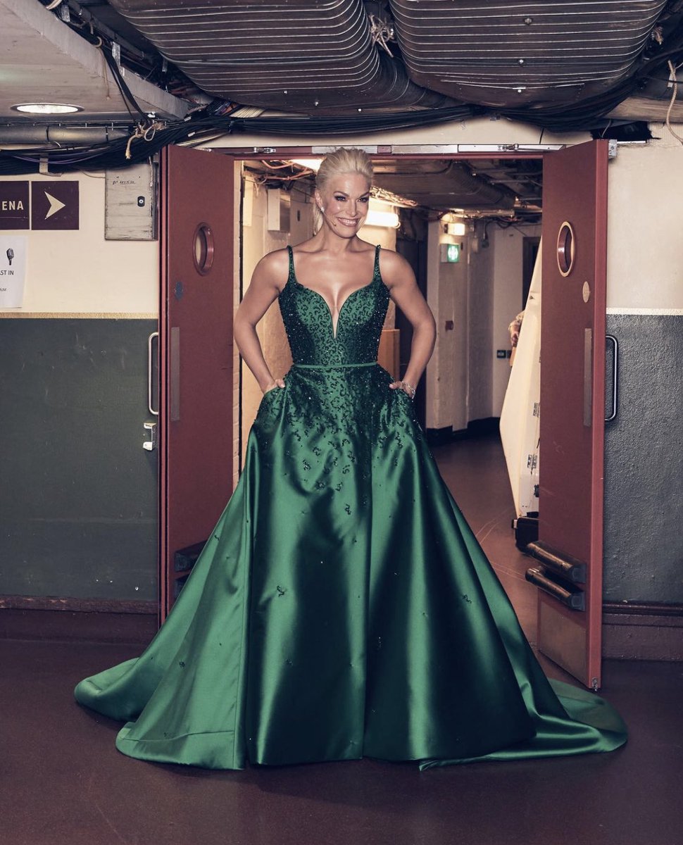 hannah waddingham green dress Hannah Waddingham 