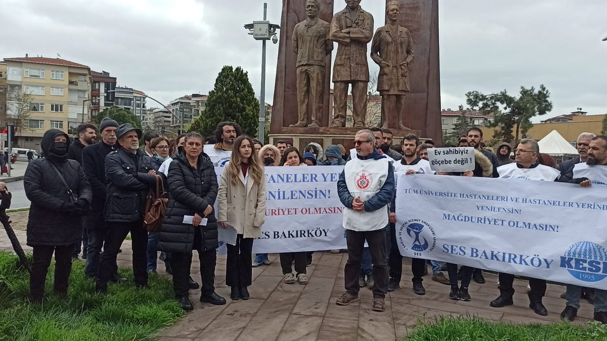 İstanbul Tabip Odası (@istabip) on Twitter photo Bakırköy Ruh ve Sinir H. ve Dr. Sadi Konuk Hastanelerinin depreme dayanıksız binaları için yapılan taşınma planına karşın <a href="/sesbakirkoysube/">SES BAKIRKÖY ŞUBE</a> ile #yerindedönüşüm taleplerimiz içeren basın açıklaması yapıldı. <a href="/drfahrettinkoca/">Dr. Fahrettin Koca</a> kentin sağlık hafızasını yok etmeye çalışmayı bırakın..! Bakırköy Ruh ve Sinir H. ve Dr. Sadi Konuk Hastanelerinin depreme dayanıksız binaları için yapılan taşınma planına karşın <a href="/sesbakirkoysube/">SES BAKIRKÖY ŞUBE</a> ile #yerindedönüşüm taleplerimiz içeren basın açıklaması yapıldı. <a href="/drfahrettinkoca/">Dr. Fahrettin Koca</a> kentin sağlık hafızasını yok etmeye çalışmayı bırakın..!