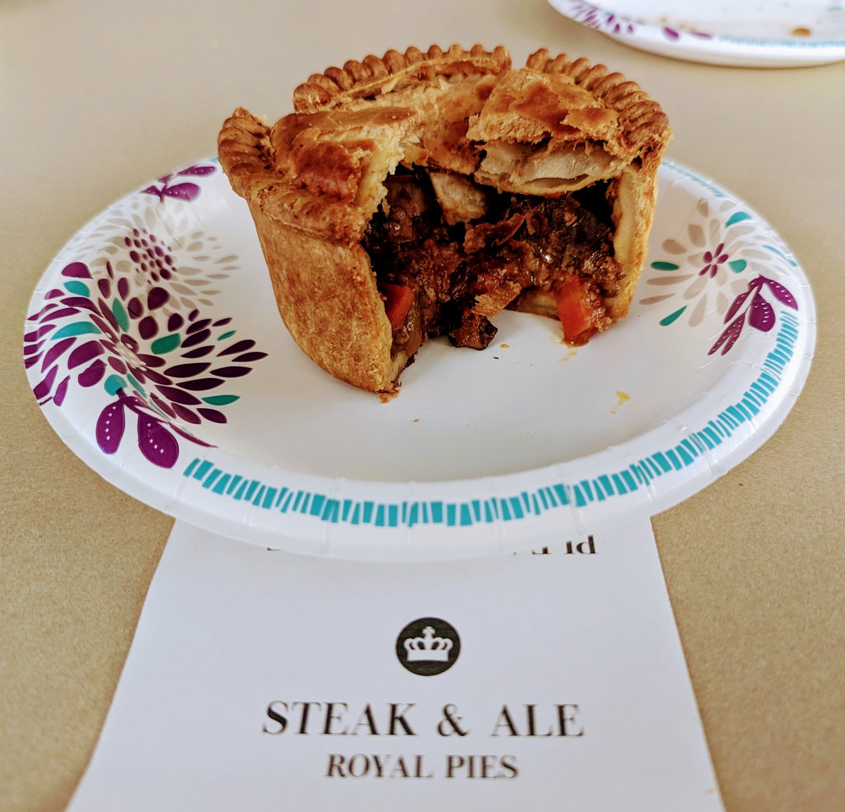 mattragas's tweet photo. Great class client kickoff meeting in @CMNDePaul @DePaulPRAD #PRAD373 PR/AD Entrepreneurs last night with family owned small business @phpubchicago. Nothing like meeting the founders, learning the origin story and tasting the products! cc @ColemanCenter #PleasantHouse #royalpies https://t.co/qZPvpWbpzl