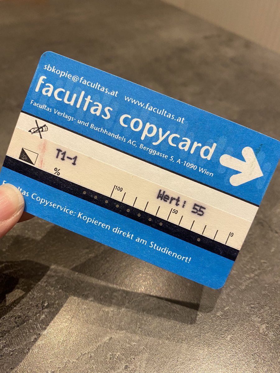 EvicaGo's tweet photo. Wenn man sehr, sehr, SEHR alte Geldbörseln ausräumt… Wer kennt das eigentlich noch?! #goodold90ies #lebenaufdermensa https://t.co/prE7Q8M0st