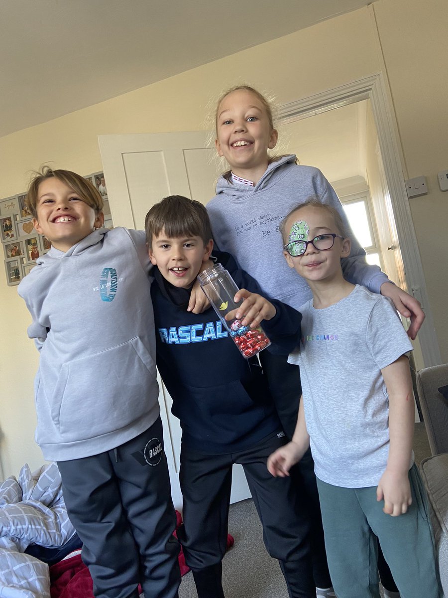 ChristaOsman87's tweet photo. Easter fun with my family is exactly what I needed this week. Next week will be a work week, finishing of my PGCE 🤞🏻 https://t.co/BrCq1uQJht