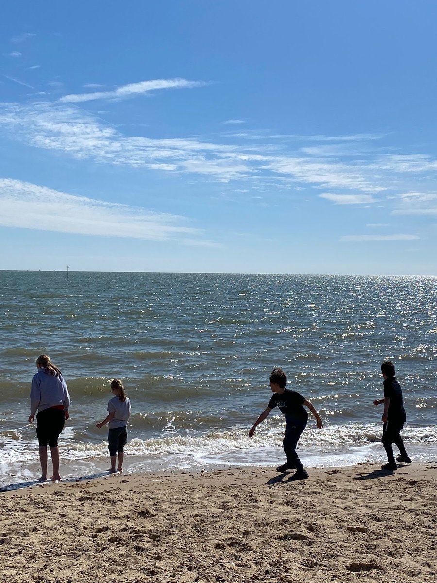 ChristaOsman87's tweet photo. Easter fun with my family is exactly what I needed this week. Next week will be a work week, finishing of my PGCE 🤞🏻 https://t.co/BrCq1uQJht