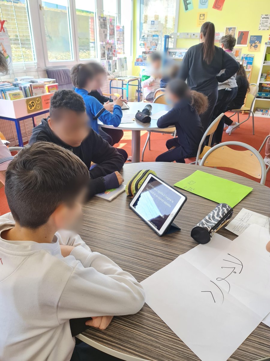 MonnetFlers's tweet photo. #INNOVATION: visite officielle de M. le DASEN 61 & de Mme ESTIENNE, IA-IPR lettres classiques, afin d'assister à l'enregistrement d'une #capsulevideo 📽️racontant l'histoire de mots📚 issus de lg méditerranéennes ds le cadre du #dispositif #Marenostrum". @dsden61 @ac_normandie https://t.co/Us992zrXlV