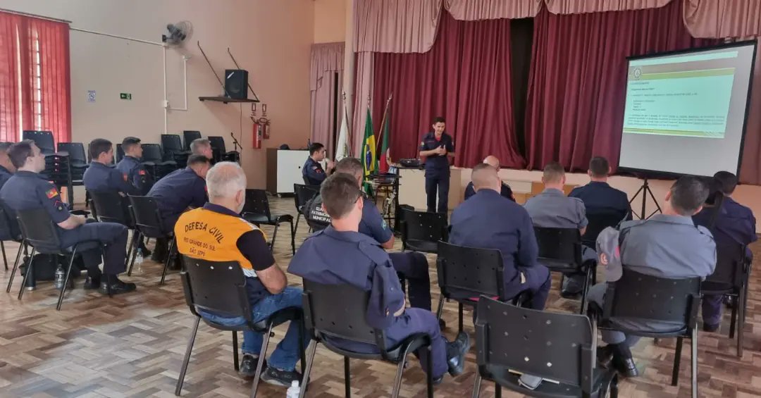 4bbmcbmrs's tweet photo. O CBMRS sediado no Município de São Sepé, realizou no ultimo dia 27, instrução para a utilização da ferramenta de SCI.
O evento teve a presença do Comandante de 2ª CiaBM, Comandante da Brigada Militar, Chefes da Guarda Patrimonial Municipal e da Defesa Civil Municipal sepense. https://t.co/swQxK4tqAY