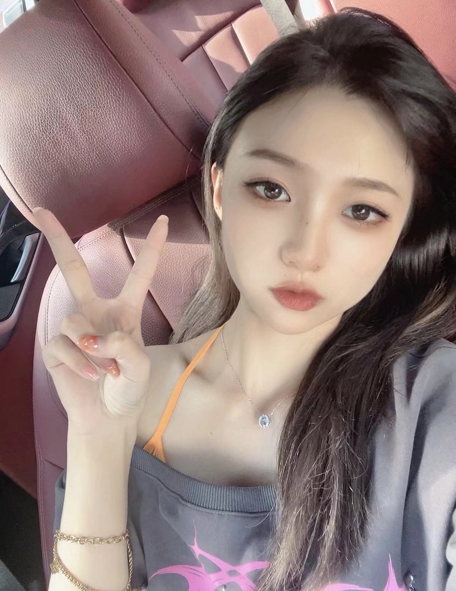 dimple19947027's tweet photo. @lvmaoshetuite 要��我还是妹妹口呢呢 https://t.co/QjKwSQVbJl