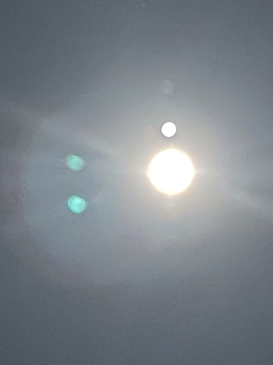 daominghong's tweet photo. The moon is full tonight, uniting with heaven and earth. https://t.co/swlqx4bVYF
