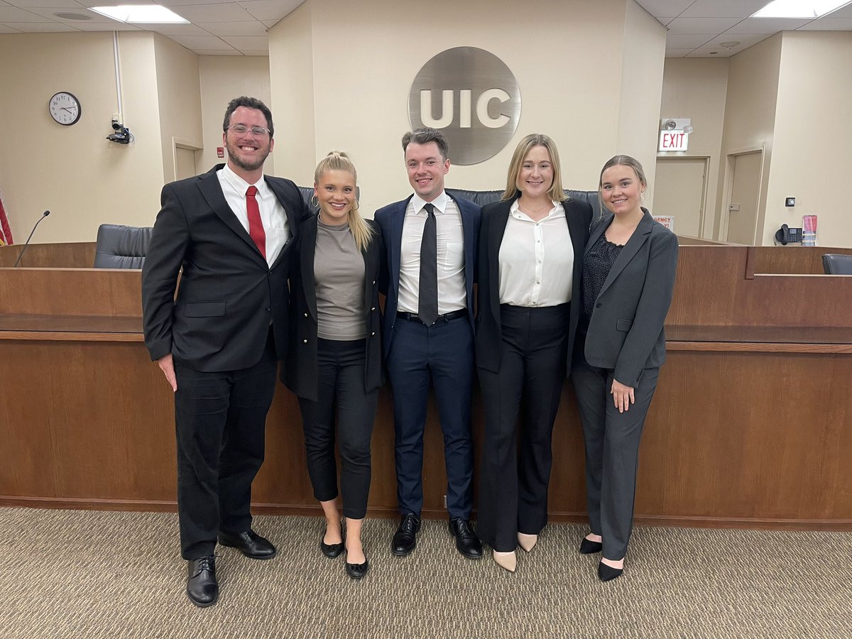 constancechron's tweet image. Yesterday I participated in my first trial at @uiclaw. Although there were no winners or losers, I’m happy to have had the opportunity to try a case with my peers!👩🏼‍⚖️⚖️