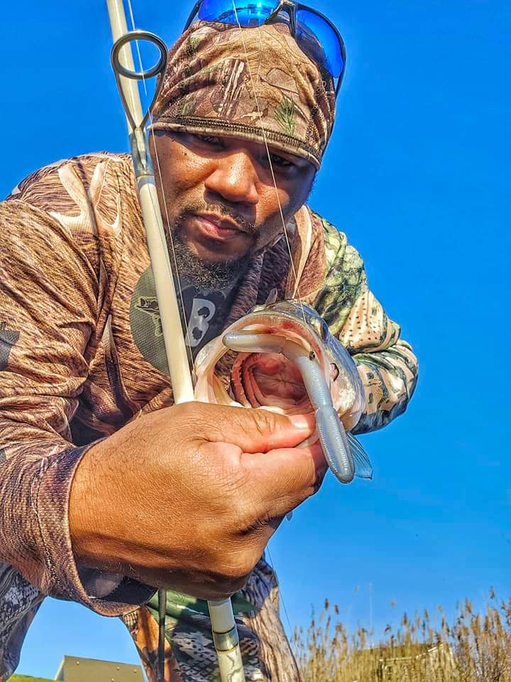 Bassreaperbaits's tweet photo. @FishingLloyd making the Double Tap stick bait #trend https://t.co/9h6QcczGXV