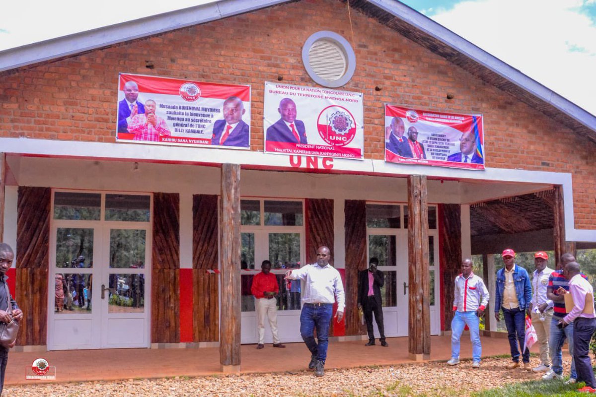 BobelabiR's tweet photo. Coupure du Ruban Symbolique par l'#Infatigable #SG @BillyKambale1 5⭐ soulignant l'ouverture officielle de 5 nveaux bureaux de fédérations à #luhwinja,#Burhinyi ds #Mwenga. L'#UNC consolide son efficacité ds ce coin stratégique du Pays,grâce à la Redynamisation du #Général 5⭐ https://t.co/zUE4FVaEp6
