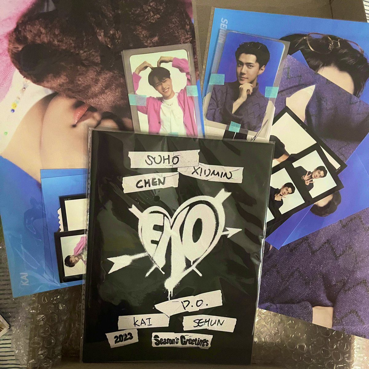 heyyhae_'s tweet photo. EXO budol naman! My multi heart is happy 😍 tysm @dmark_soo for sending these 2 bunso home hehe 🤍 https://t.co/2qyWJm0MWD