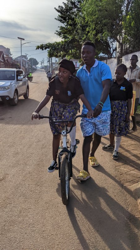 TeensTale256's tweet photo. Friends don't let friends miss out on bike rides!  @MethiaLydiaN Jangu tulabe😍 #TeensTale256 #Namuwongo #Katemba256 https://t.co/qnzNctPiGF