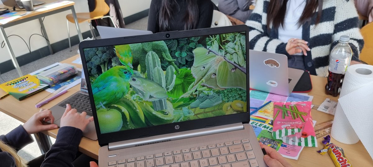 MI5S_JONES's tweet photo. Practical art session - PART 2
#colourfields #IanRitchie #digital #collage #formalelements #colour @PrestoleeScitt @NSEAD1 #primary https://t.co/20HyYmnWEC