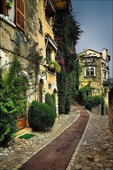 St Paul de Vence, France #StPauldeVence #France evalittle.com