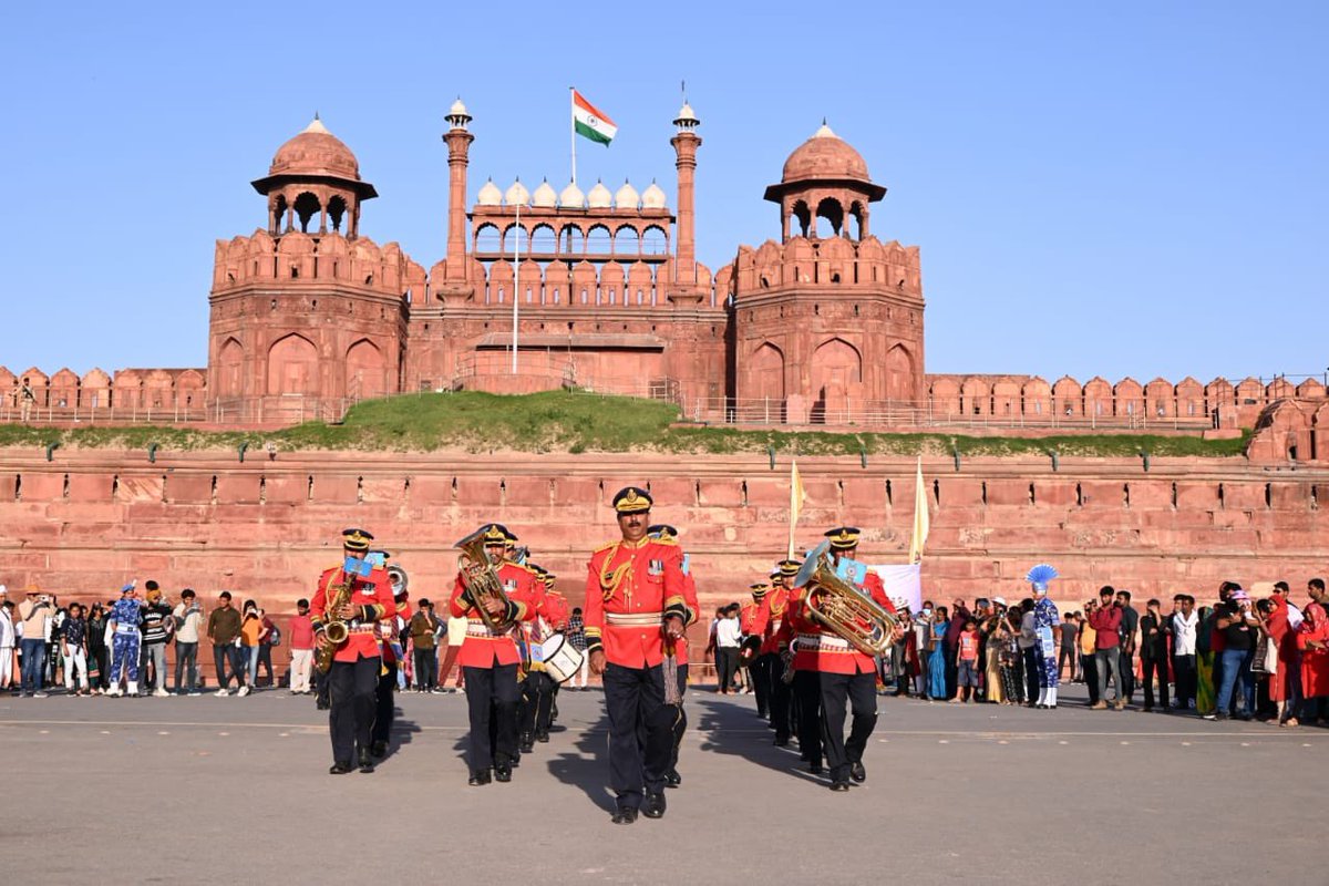igpnscrpf's tweet image. Valour day celebrations reaches the courtyard of the historic Red Fort. The tunes of @crpfindia Brass and Pipe band resonated with the cheer of the audience who together celebrated the gallant action of the Heroes of Sardar Post on 9th April 1965 @deepakips #Naman