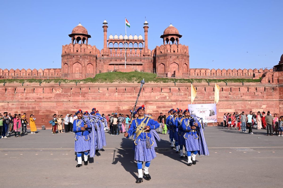 igpnscrpf's tweet image. Valour day celebrations reaches the courtyard of the historic Red Fort. The tunes of @crpfindia Brass and Pipe band resonated with the cheer of the audience who together celebrated the gallant action of the Heroes of Sardar Post on 9th April 1965 @deepakips #Naman