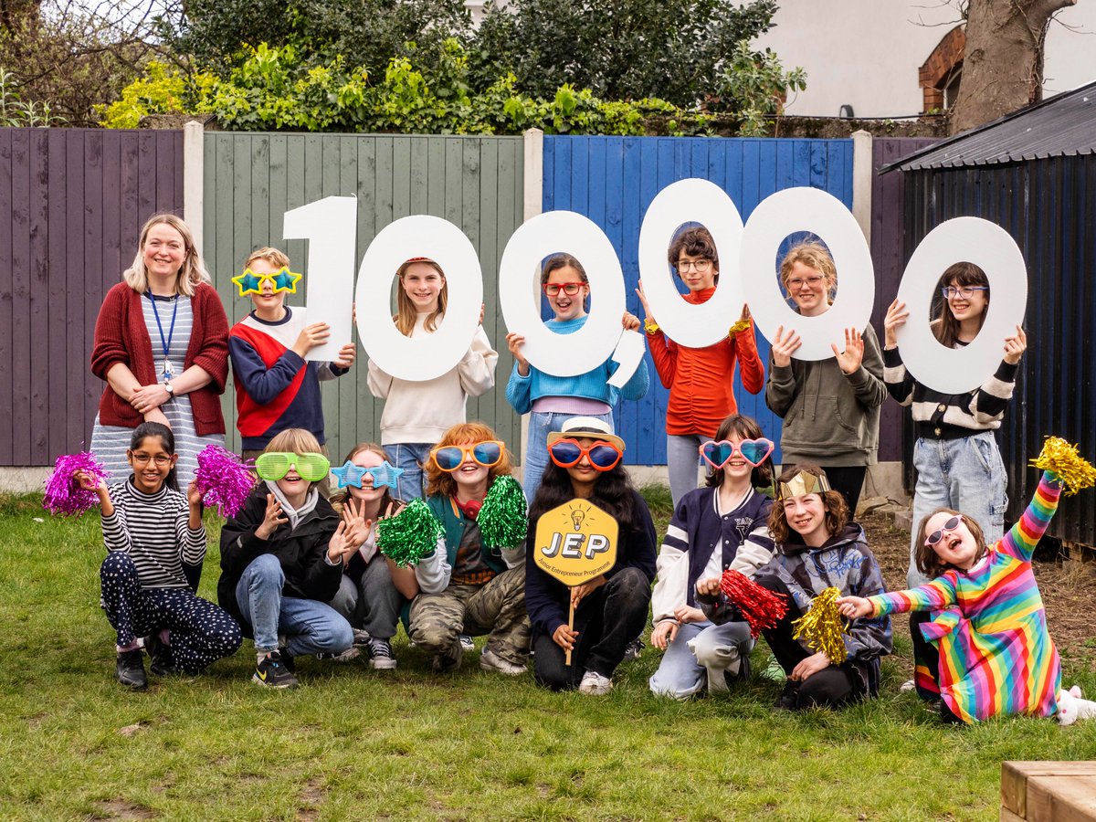 JEP_ie's tweet photo. It's official - Over 100,000 children have started classroom businesses since the Junior Entrepreneur Programme launched in 2010!

Ms. Kennedy's class in @ShellybanksET  is credited with bringing the programme over the 100,000 threshold. 

#jep #classroombusiness #eoyireland https://t.co/vkRKN6CFya