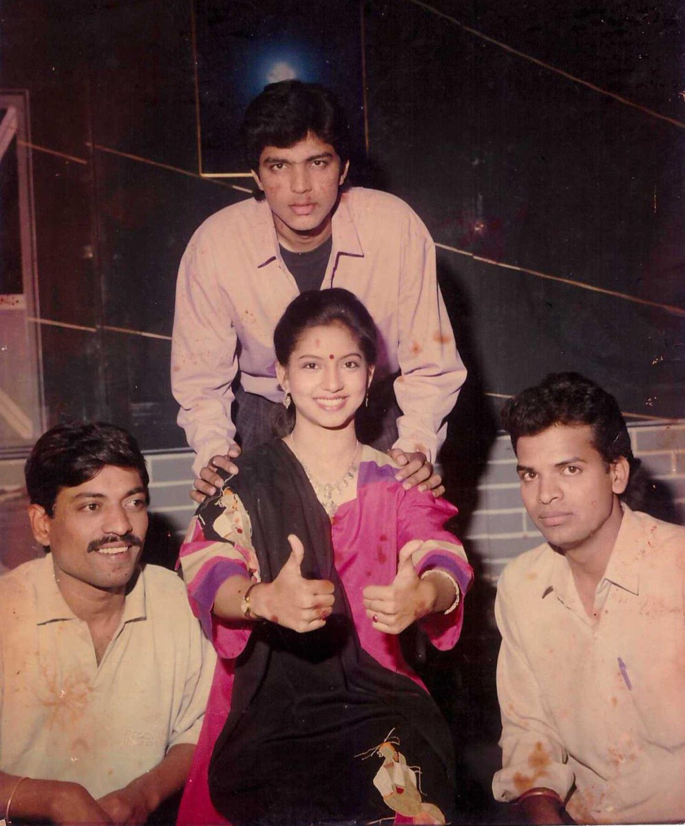 ZeeTalkies's tweet photo. महाराष्ट्राच्या या सुपरस्टार कलाकारांना ओळखलंत का मंडळी?

#ZeeTalkies #VintageTalkies https://t.co/4il7IGah3p
