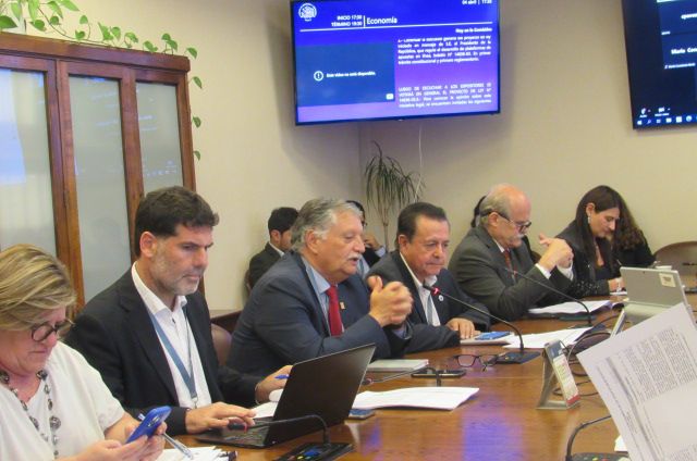 AChMChile's tweet photo. 🔵 El VicePdte de la Comisión de Desarrollo Social, @KrauseAlcalde de @munilosangeles, expuso en la Comisión de Economía de la @Camara_cl, sobre el proyecto de ley que regula la instalación y el funcionamiento de los juegos inflables infantiles y otros afines. https://t.co/Jxi5nR0Bzh