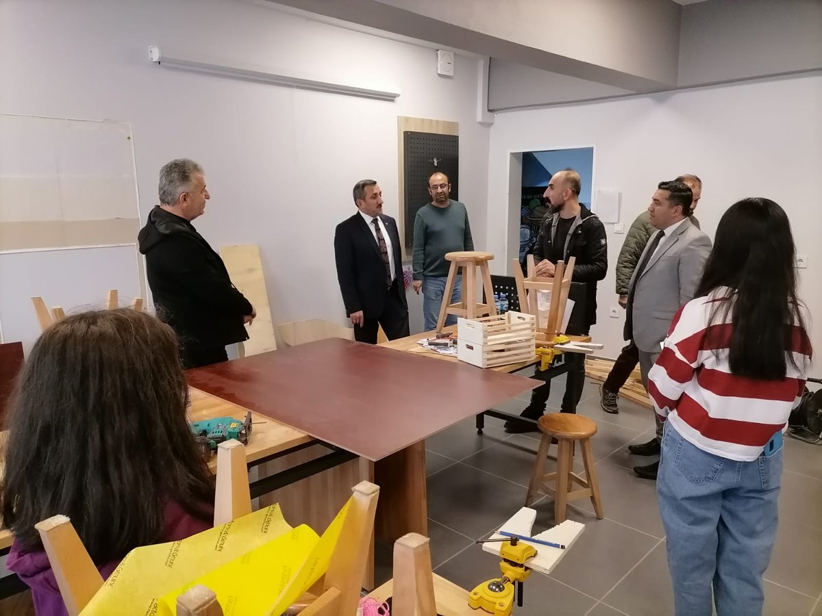 İlçe Milli Eğitim Müdürü Hüseyin ERDOĞAN beraberinde Şube Müdürü Mustafa Doğan ile Çorlu Bilim Ve Sanat Merkezini ziyaret ederek yapılan çalışmalar hakkında bilgi aldı. Öğretmen ve öğrencilerle sohbet etti. 

<a href="/tcmeb/">Millî Eğitim Bakanlığı</a>
<a href="/c_kaymakamlik/">Çorlu Kaymakamlığı</a>
<a href="/tekirdagmem/">Tekirdağ İl Millî Eğitim Müdürlüğü</a>
<a href="/ersanulusan/">Ersan Ulusan</a>
<a href="/hete61/">Hüseyin ERDOĞAN</a>