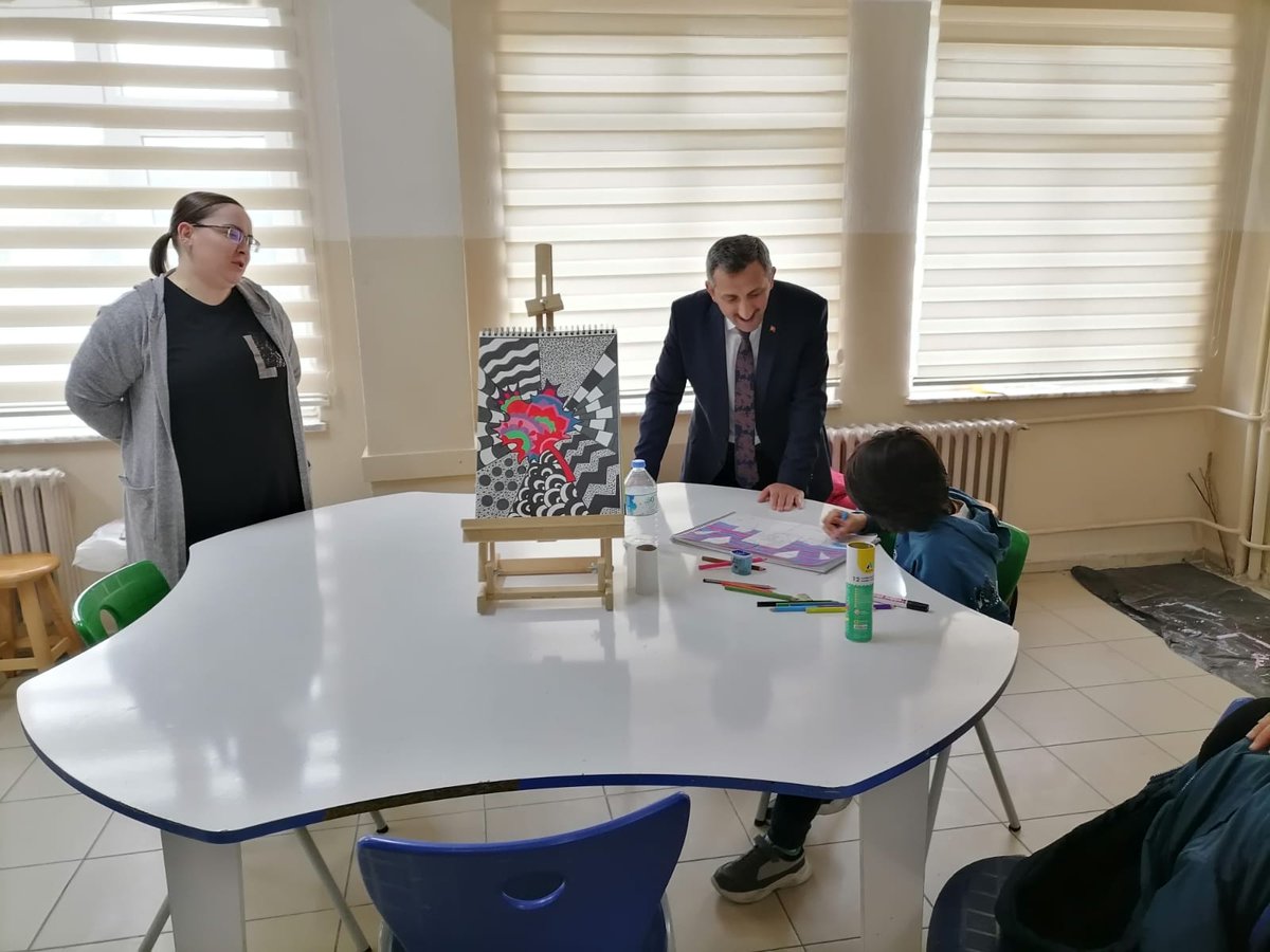 CorluMem's tweet photo. İlçe Milli Eğitim Müdürü Hüseyin ERDOĞAN beraberinde Şube Müdürü Mustafa Doğan ile Çorlu Bilim Ve Sanat Merkezini ziyaret ederek yapılan çalışmalar hakkında bilgi aldı. Öğretmen ve öğrencilerle sohbet etti. 

@tcmeb
@c_kaymakamlik
@tekirdagmem
@ersanulusan
@hete61 https://t.co/ITmQ8HMJw2