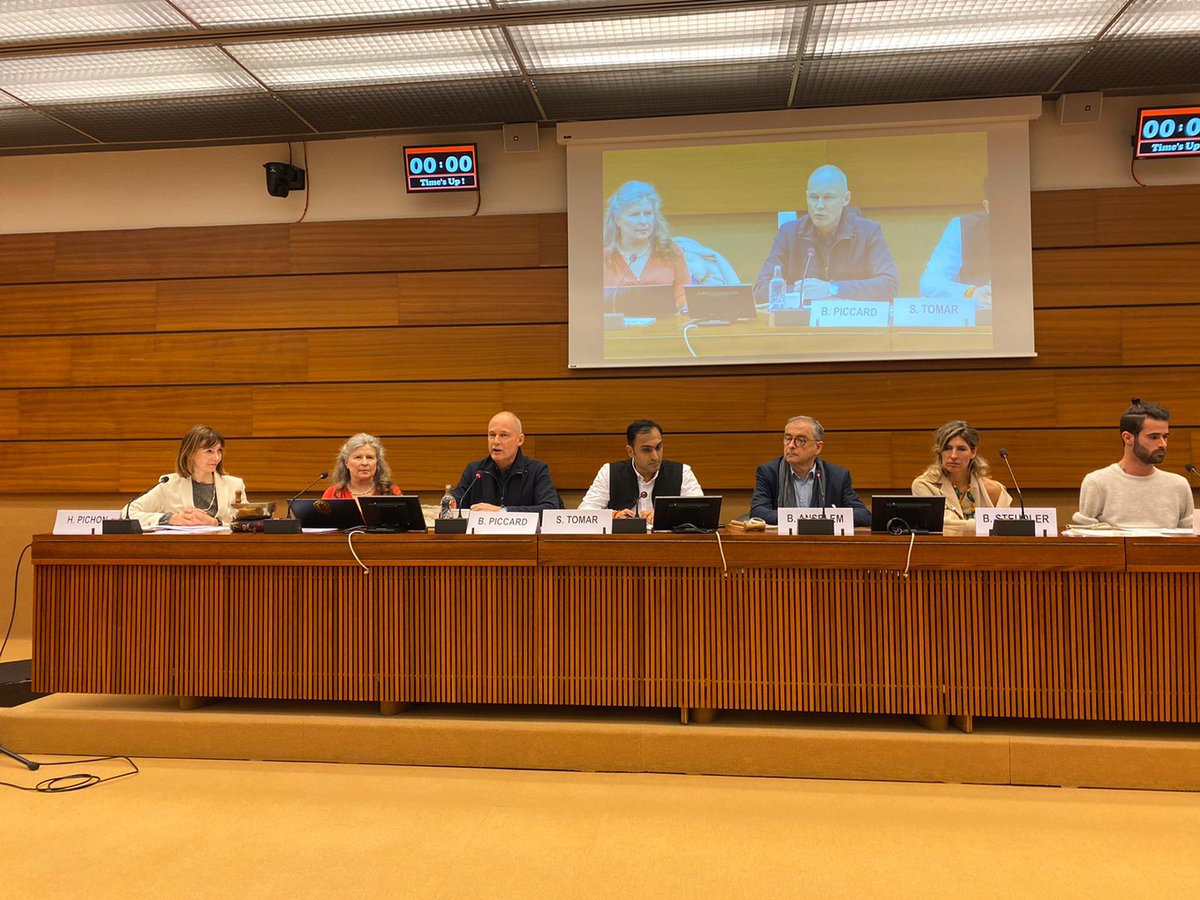 bertrandpiccard's tweet photo. Ready-made statements put us to sleep in our certainties, while unanswered questions awaken our conscience. We need to break our habits to become more conscient.
#ConscienceDay - @UN https://t.co/Bmmpi4SuOe