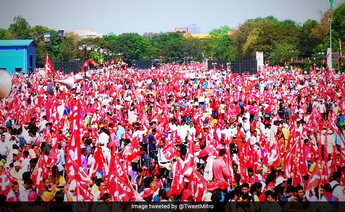 SunandaSSinha's tweet image. #CITU, #AlKS &amp;amp; AIAWU took out a massive rally in #Delhi’s Ram Leela ground today against #ModiGovt&apos;s utter disregard of their basic needs &amp;amp; loss of livelihoods.
Expectedly mainstream #Godimedia avoided coverage of this #WorkerFarmerRally.
#MazdoorKisanSangharshRally