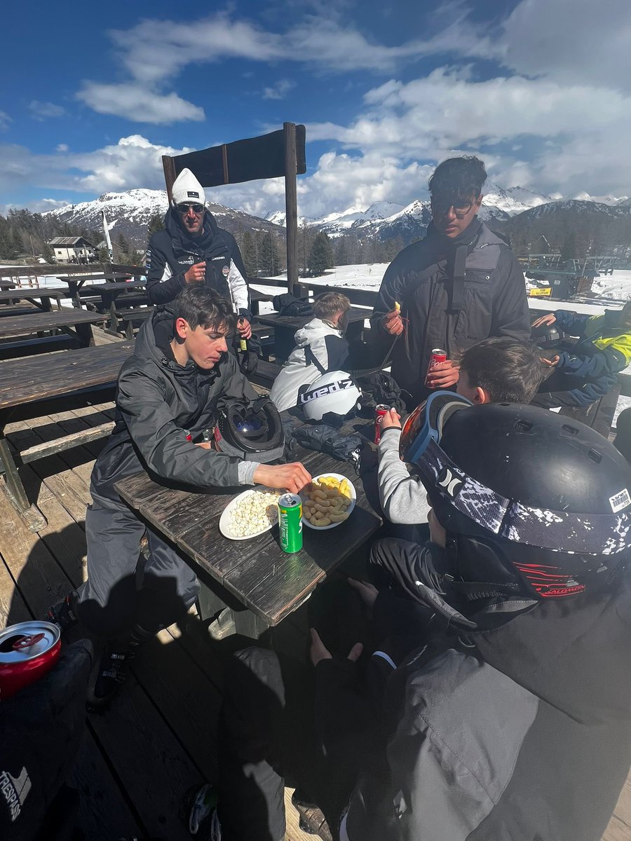 LHS_SkiTrip's tweet photo. Quick pit stop at the top of the mountain for Mr Hossack and Mr Willett with their groups #skifun #skitrip #claviere https://t.co/XM6DeoF0Jx
