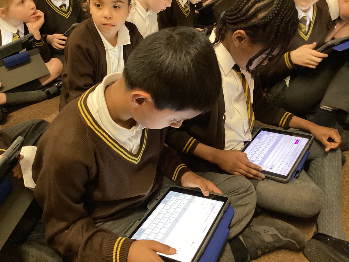 5StHerberts's tweet image. We are learning to send emails. #StHerbertsComputing