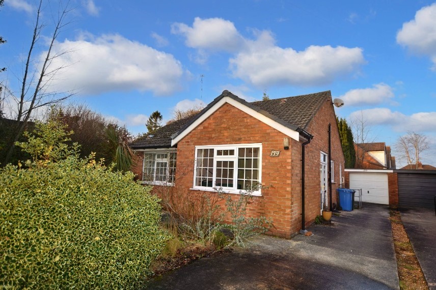 Park Road, Timperley WA15 2 bed detached bungalow for sale - £375,000 (onthemarket.com) #timperley #altrincham #bungalow #sales #southmanchester #estateagents