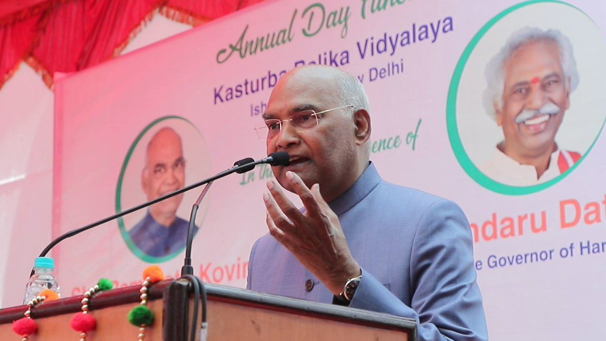 ramnathkovind's tweet photo. आज दिल्ली के कस्तूरबा बालिका विद्यालय में हरिजन सेवक संघ, सहयोग व अक्षय पात्र द्वारा आयोजित कार्यक्रम में हरियाणा के राज्यपाल श्री बंडारु दतात्रेय जी के साथ विद्यार्थियों को संबोधित किया। अगर हम किसी को शिक्षा दान नहीं दे सकते, तो उसके लिए शिक्षा का प्रेरणास्रोत ज़रुर बनें। https://t.co/wjRsCPXmYM