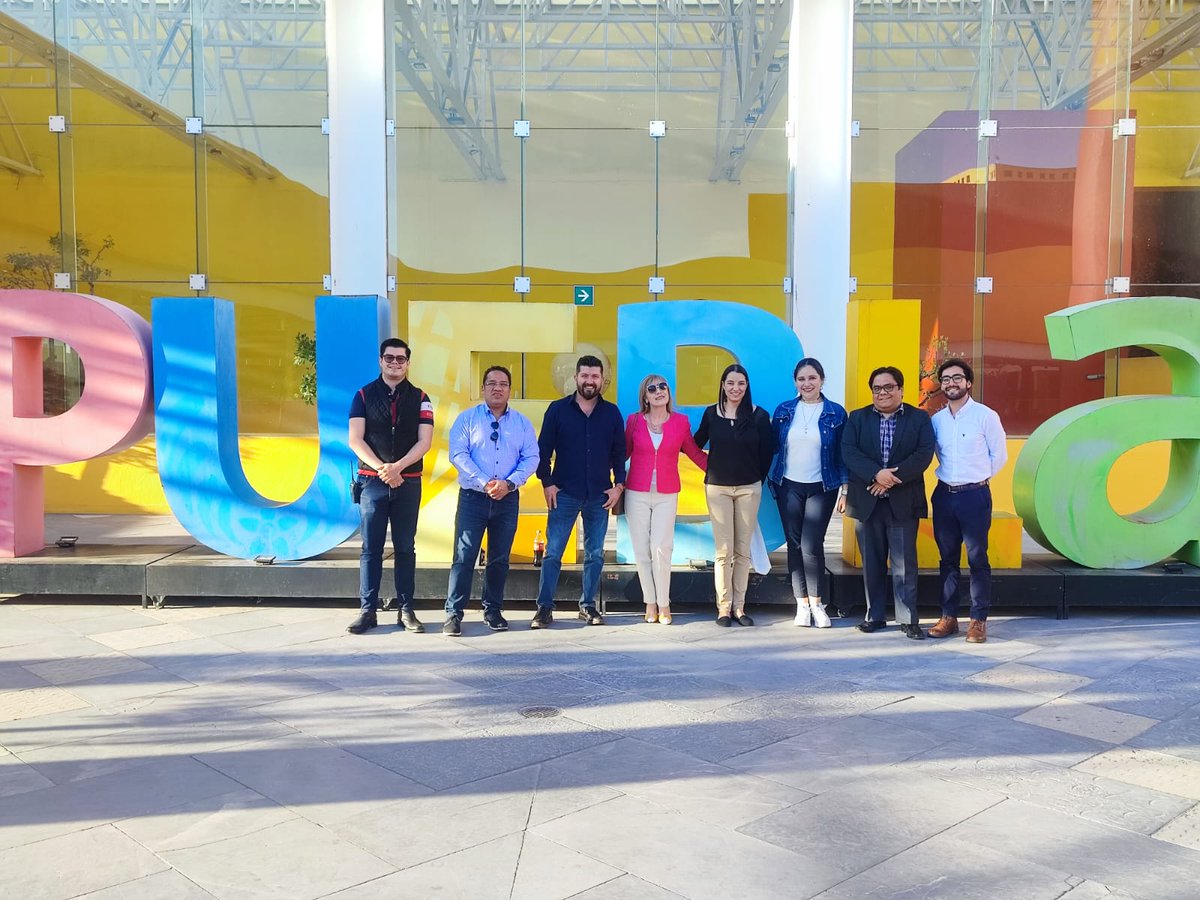 hectorgpergo's tweet photo. Tremendo recibimiento en Puebla, dónde presentamos el Encuentro Nacional de MIPyMEs ante autoridades. Y exploramos áreas de oportunidad en conjunto con @enlazadot @VivePuebla_CPT 
#HagamosHistoria #TodosSomosMéxico #EmpresasTrabajandoXTi https://t.co/TTiq9PsJBS
