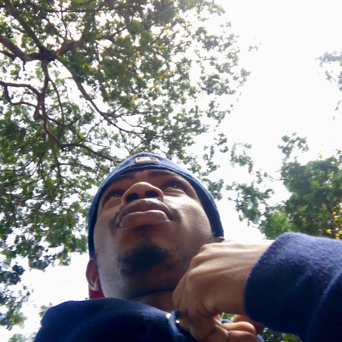 eee_jesse's tweet photo. As they pull out of your life,
May more opportunities come in🥂🚶 https://t.co/CrewePm4ya