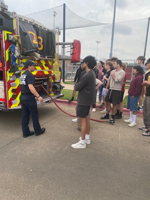 aszahn66's tweet photo. Thank you Colleyville Fire Department and firefighters Stewart, Savage, and Mendoza for sharing as @CHPantherPride Forensic Science students studied arson.  #GCISD https://t.co/T3vNtvQUl0