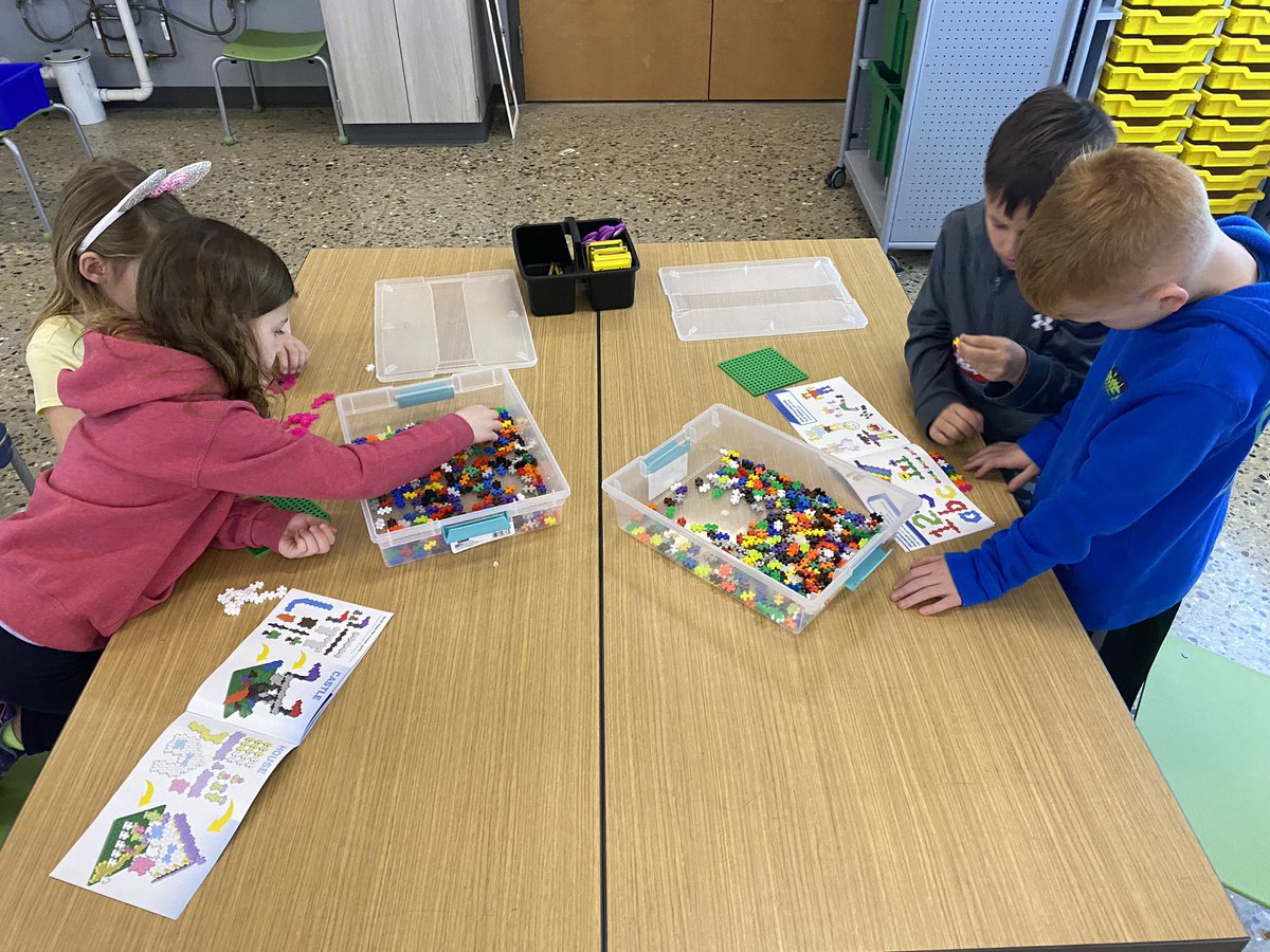 mrsbakkenSTEM's tweet photo. First graders in Mrs. Leamyโs class received their first Bingo, earning maker day today! #GoGullLake #GLCSstem #GLCSkellogg https://t.co/4VXp7mXxyA