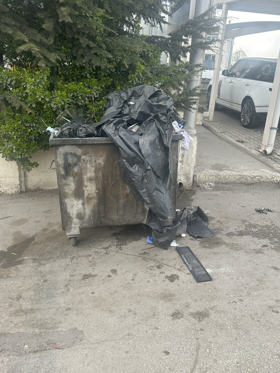 Sayın yetkililer 3 gündür çöplerimiz alınmıyor kim alacak diyede merakla bekliyoruz <a href="/mavimasa/">Başkent153</a> <a href="/ankarabbld/">Ankara Büyükşehir</a>  <a href="/etimesgutbld/">Etimesgut Belediyesi</a> Bahçekapı mah şamaz oto san sit 2511 cad