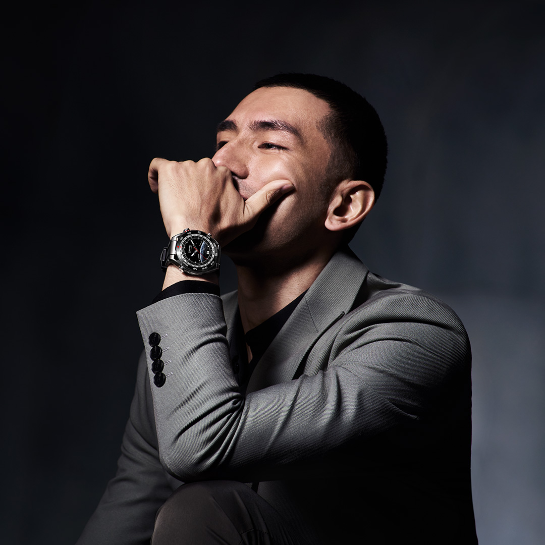 huaweimobilefr's tweet photo. Lorsque les enjeux sont importants, il n'y a pas de place pour les demi-mesures 📈. 

La #HUAWEIWatchUltimate ⌚ est créée pour les clients les plus exigeants 🧐 qui n'acceptent aucun compromis. 

 Êtes-vous prêt pour votre prochaine pièce iconique ? https://t.co/cCFpIGMtvx