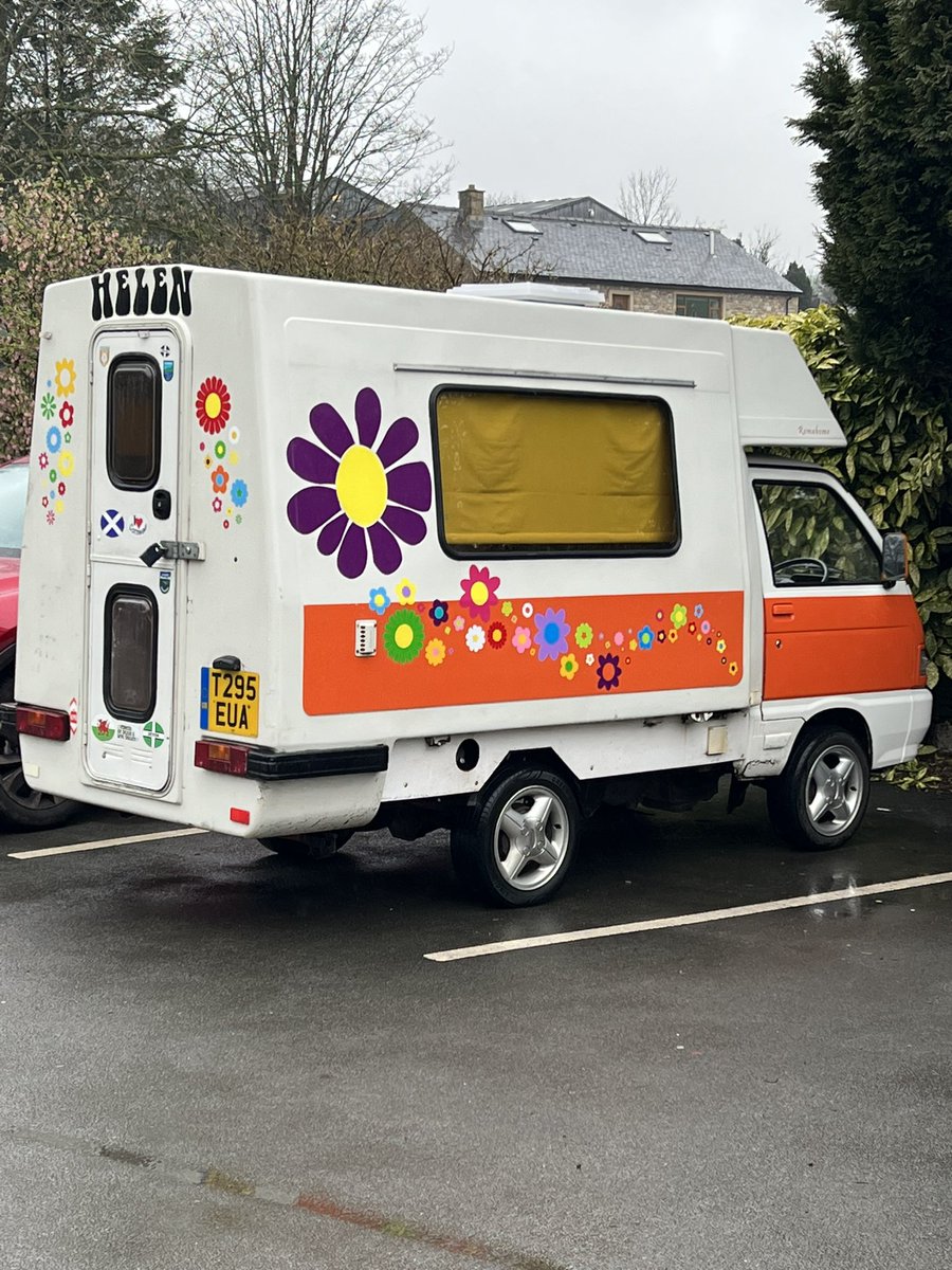 Wahey! The legendary <a href="/SusanCalman/">Susan Calman</a> and Helen enjoying some time in Pendle. Witches galore, Pendle Hill and a good old pint of Pride in the Pendle Inn! #pendle #thenorth #barrowford