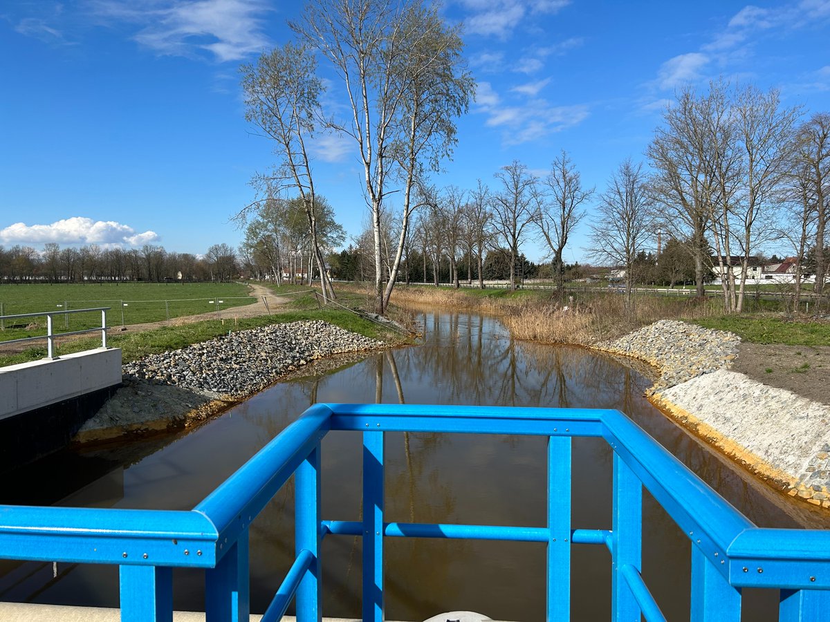 LMBV_mbH's tweet photo. Baufortschritt auf der #LMBV-Baustelle der Wasserbehandlungsanlage #Plessa zur #Eisenminderung am Hammergaben vor der #SchwarzenElster. Probebetrieb für III. Quartal 2023 angestrebt https://t.co/L2rpXGzJWi