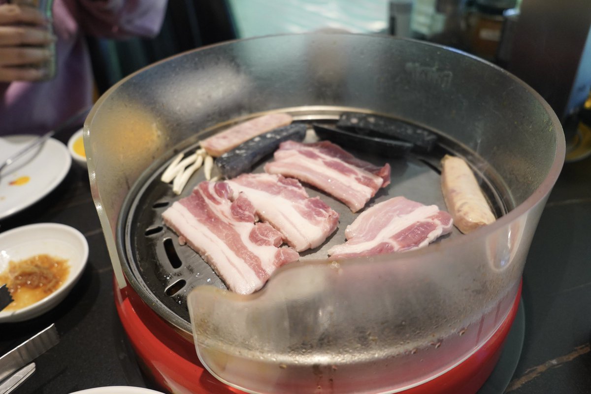 mojoinsh's tweet image. 清明节はそんなに美味しくない韓国焼肉のチェーン店食べて終わった😇😇