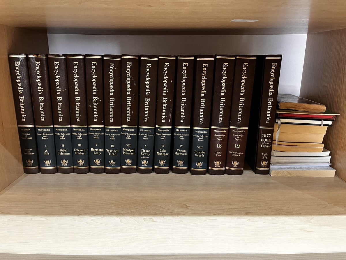 OKIN_17's tweet photo. People on here talking about how old they are, but I remember doing research using these bad boys & learning about Greek & Roman Mythology from them too π€
#EncyclopediaBritannica #BookLife #WeReadOverHere #ResearchAddict https://t.co/l2dQmUBa9l