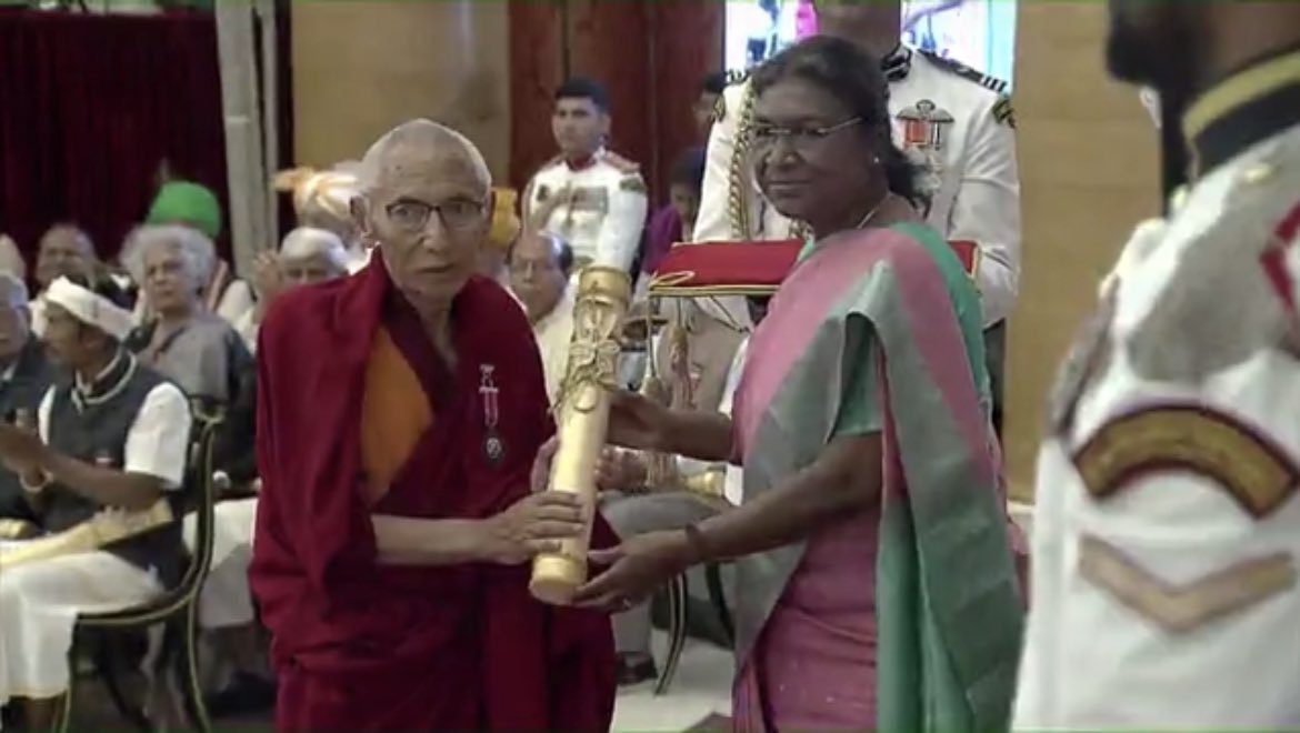 BjymNubra's tweet photo. ༄། བཀྲིས་བདེ་ལེགས།
    ༧སྐྱབས་རྗེ་ཁྲིགས་རིན་པོ་ཆེ་ངག་དབང་བྱམས་པ་བསྟན་འཛིན། 
@BjymLadakh @BjymLeh @BJYM @jtnladakh @thinles_ladakh @RigzinDorjey7 @ZNobra https://t.co/EQCPmMccsk