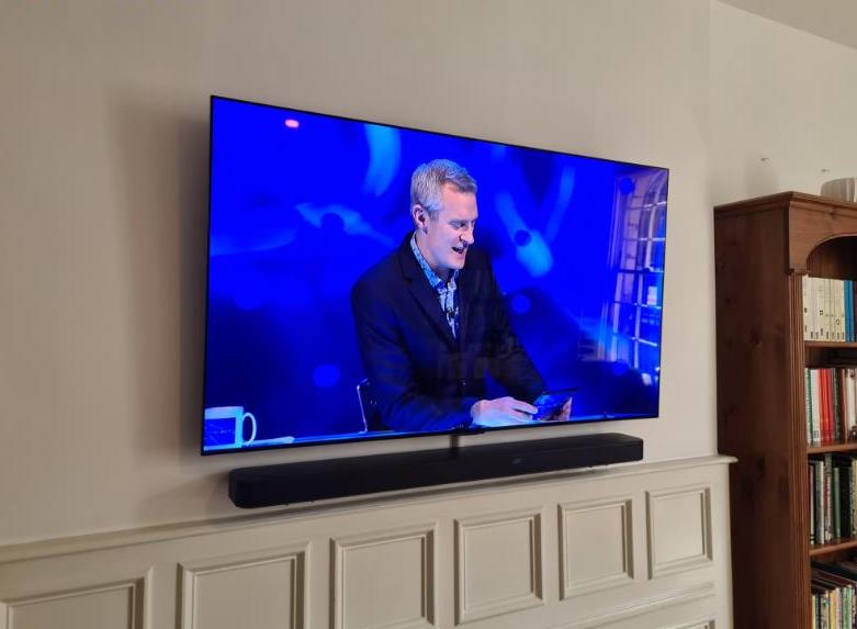 TheAerialManUK's tweet image. 55" TV installed with a sound bar on a tilt bracket, looking good! #tvinstallation #tvinstallers