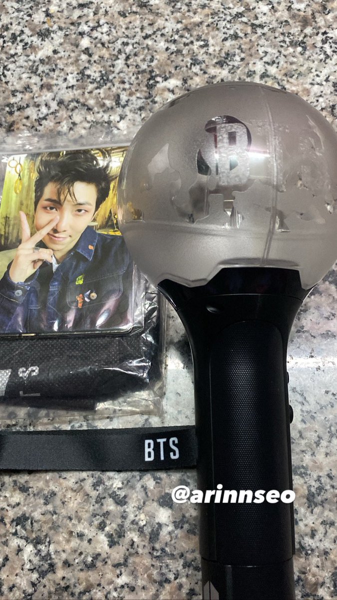 arinnseoq's tweet photo. ปล่อยแท่งไฟ BTS ver.3 ของครบ
ราคา700 รวมส่งค่ะ พร้อมส่งพรุ่งนี้เช้าเลยค่ะ ทักมาสอบถามเพิ่มเติมได้ 
#แท่งไฟbts #แท่งไฟบังทัน #ปล่อยแท่งไฟbts #ตลาดนัดบังทัน https://t.co/oxoB1gxDn9