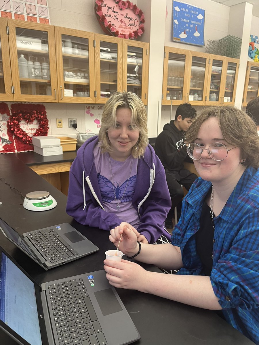 Nothing better than watching one of your former students excel as a science teacher! <a href="/MrsLewinsLab/">Kim Lewin 🥼🧪👩🏻‍🔬</a> is conducting a lab on emulsifiers by having her Ss make lotion!
#teachercadets <a href="/KevinRStansber1/">MarauderNation</a>