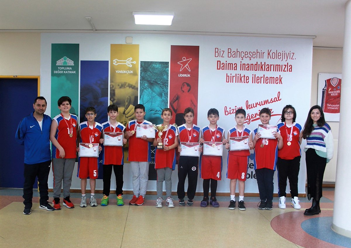 Küçük Erkek Basketbol Takımımız EDİRNE ŞAMPİYONU! 🏀🏆

Okullar arası basketbol müsabakalarında Edirne Birincisi olan takımımızı tebrik eder, başarılarının devamını dileriz. ❤️💙