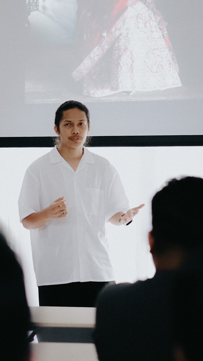 Wan_Shuib's tweet photo. Rezeki yang luar biasa awal March 2023.

Antara benda yang aku langsung tak pernah fikir aku akan buat adalah workshop. Masih ingat lagi aku dapat call dari Sony waktu dalam train pulang ke Kedah setelah job di KL. Shaking tapi aku agree dengan offer untuk menjadi speaker.— https://t.co/3j5vUpetir