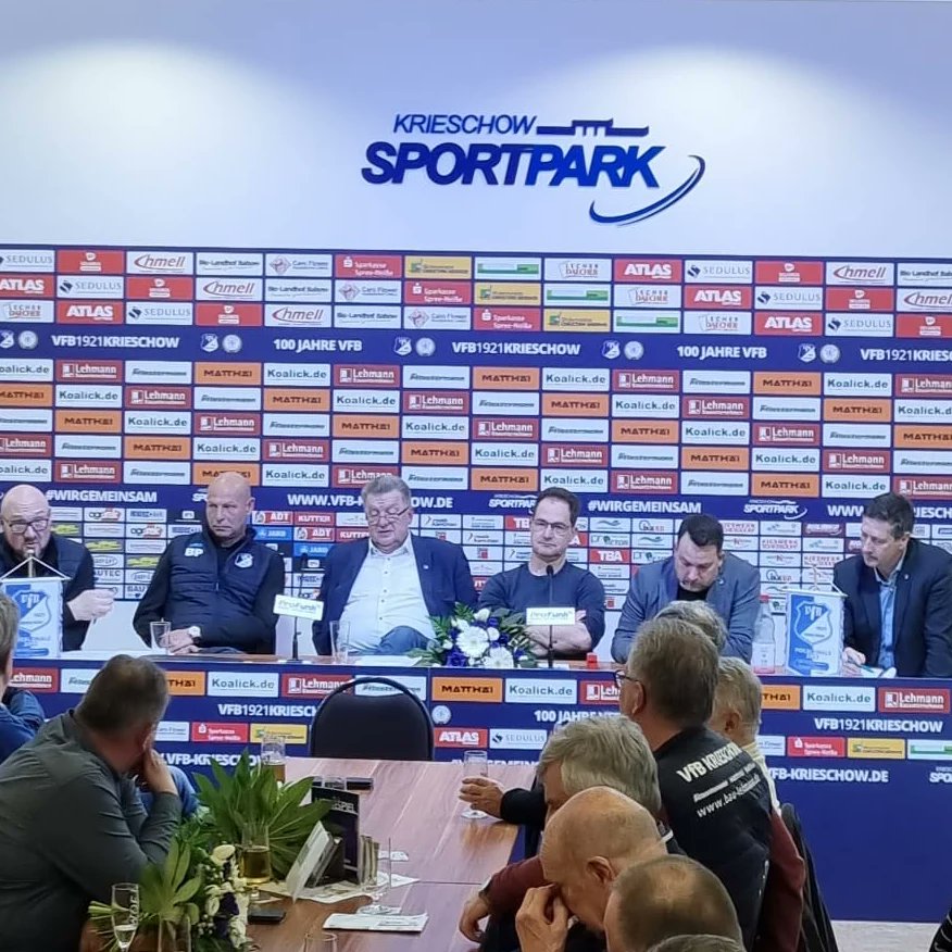 1921Vfb's tweet photo. 🗣 Mitgliederversammlung 2023
➡️ Vorstand mit Applaus entlastet
➡️ Ehrungen getätigt
➡️ Bericht über Planungen Ausbau Sportpark 
🔗 https://t.co/WfuEDKc8Ic
//
#wirgemeinsam https://t.co/QmKHI1jRp6