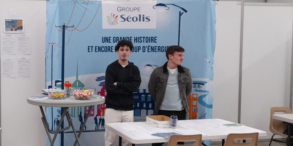 📣 En Direct du Forum Alternance &amp; Découverte des métiers à Niort 📍

👉 Le groupe SÉOLIS vous attend 𝗷𝘂𝘀𝗾𝘂'𝗮̀ 𝟭𝟴𝗵𝟯𝟬 aux Parc des Expositions de Noron pour vous rencontrer et vous faire découvrir nos postes à pourvoir en alternance pour la rentrée prochaine ...