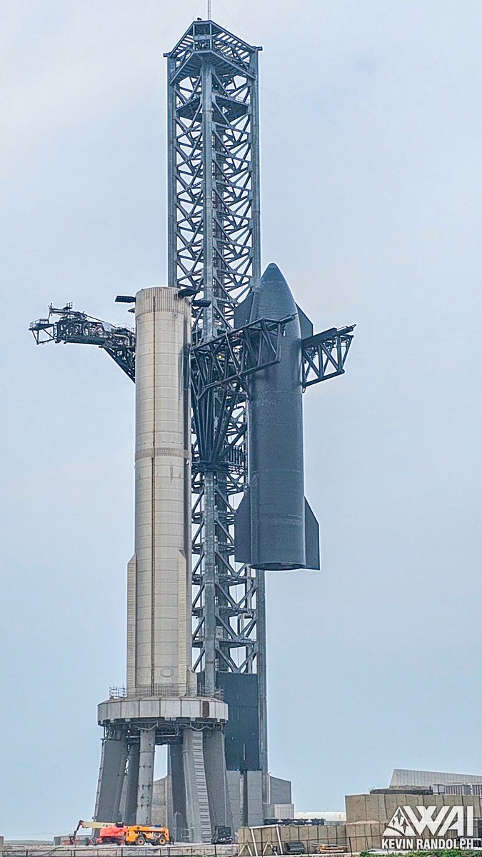 CosmicalChief's tweet photo. Good morning Starbase. B7/Ship24 full stack underway!
#Starbase #Starship #SpaceX 
📸 Me for WAI Media @FelixSchlang https://t.co/2RDsu1P0Os